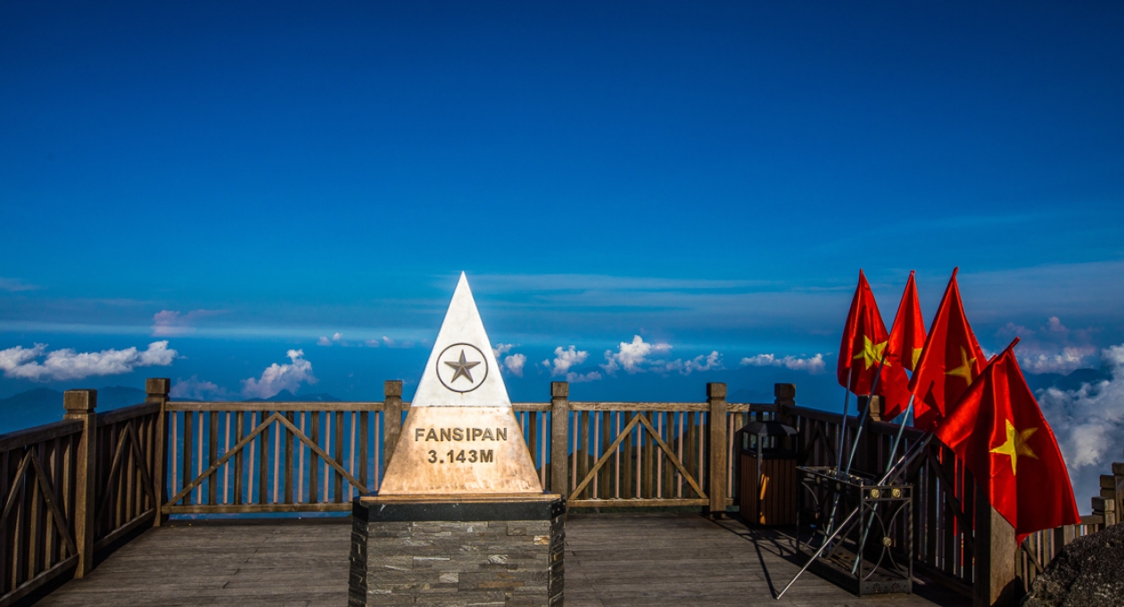 Vì sao Fansipan được chọn là ngọn núi thích hợp để trekking dịp cuối năm? Vì sao Fansipan được chọn là ngọn núi thích hợp để trekking dịp cuối năm?