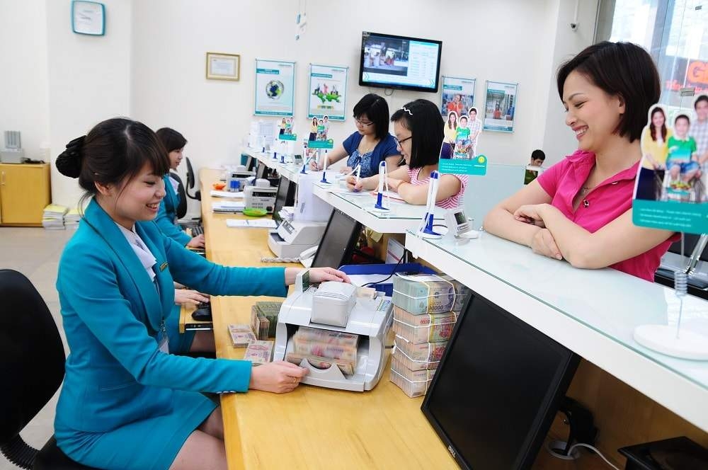 Vì sao các ngân hàng giảm lãi suất cho vay sẽ có lợi thế hơn?