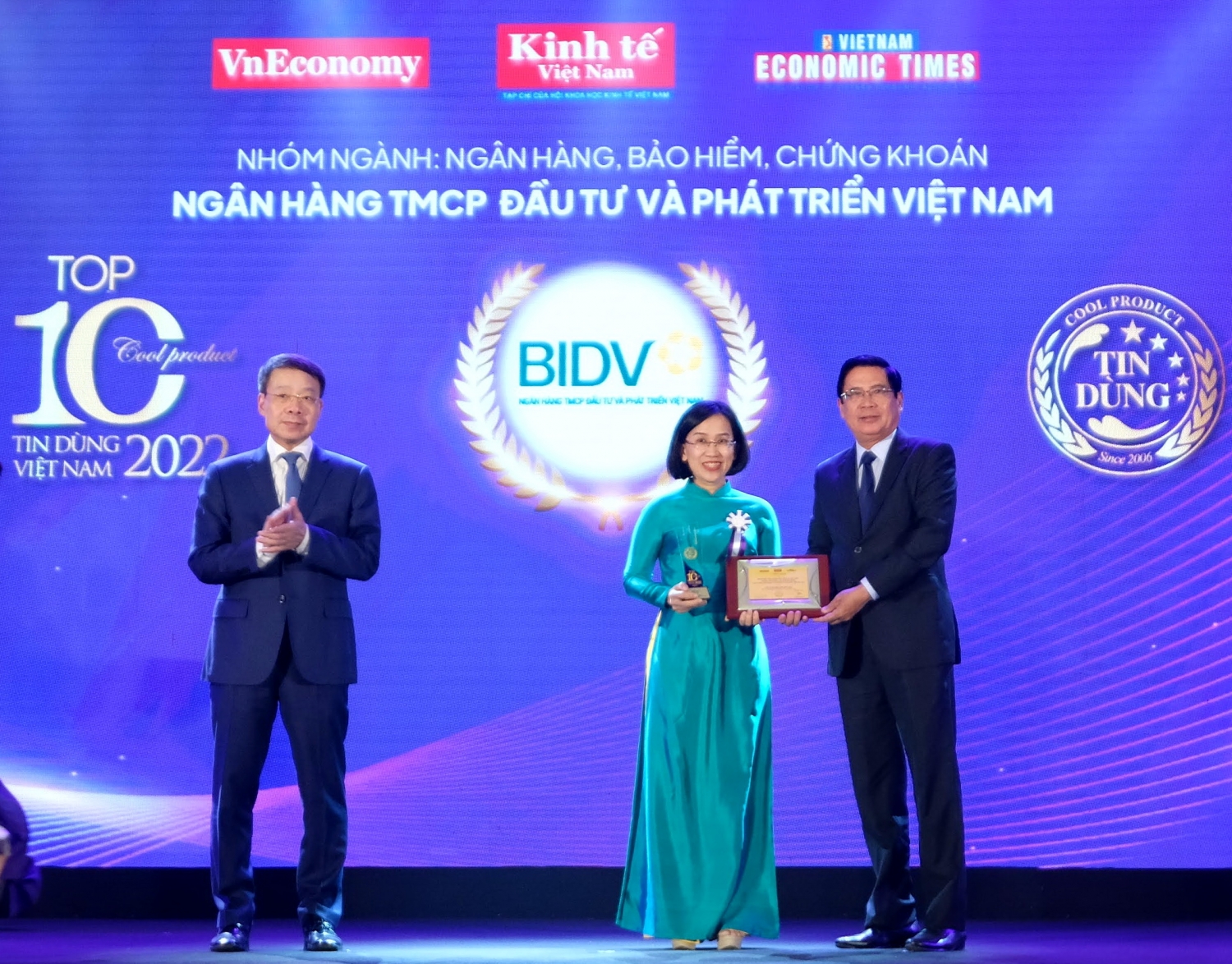 Hai sản phẩm của BIDV nhận giải thưởng Tin Dùng Việt Nam 2022 Hai sản phẩm của BIDV nhận giải thưởng Tin Dùng Việt Nam 2022