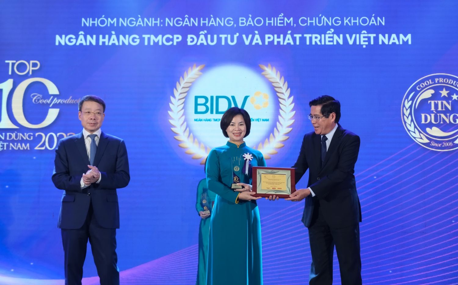 Hai sản phẩm của BIDV nhận giải thưởng Tin Dùng Việt Nam 2022 Hai sản phẩm của BIDV nhận giải thưởng Tin Dùng Việt Nam 2022