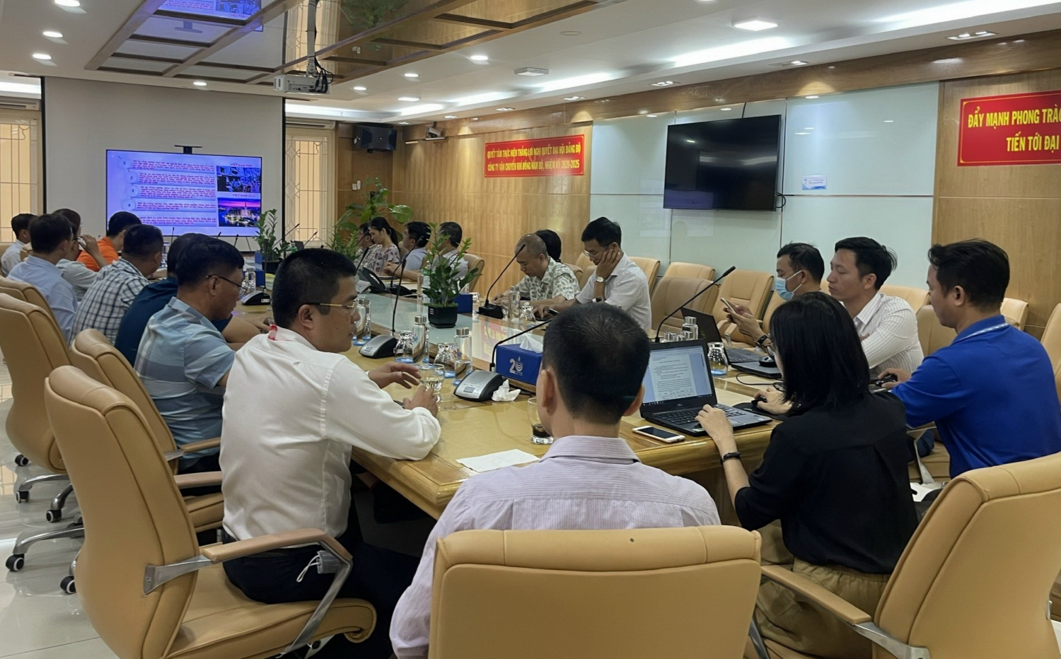Đảng bộ PV GAS nghiên cứu, học tập, quán triệt Nghị quyết Trung ương 6, khoá III