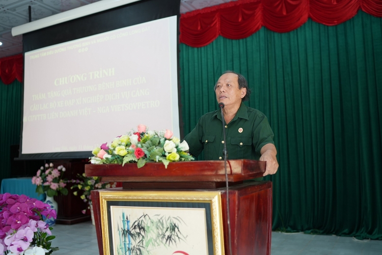 CLB Xe đạp Xí nghiệp Dịch vụ: Thăm và tặng quà tại Trung tâm Điều dưỡng Thương binh và người có công Long Đất