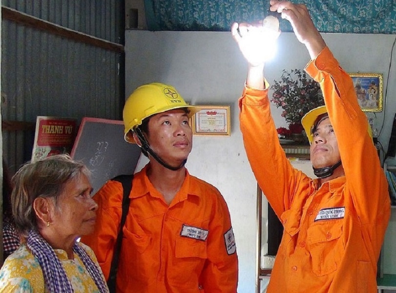 EVN - đồng hành cùng khách hàng sử dụng điện an toàn, tiết kiệm và hiệu quả