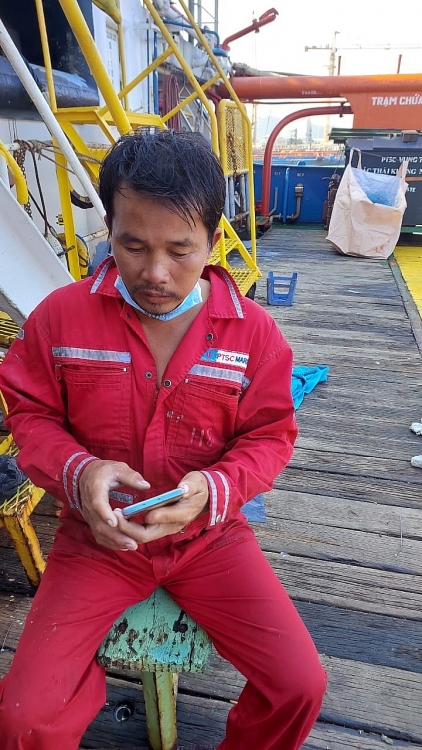Tàu PTSC VUNG TAU tham gia tìm kiếm, cứu nạn ngư dân ngoài khơi Vũng Tàu