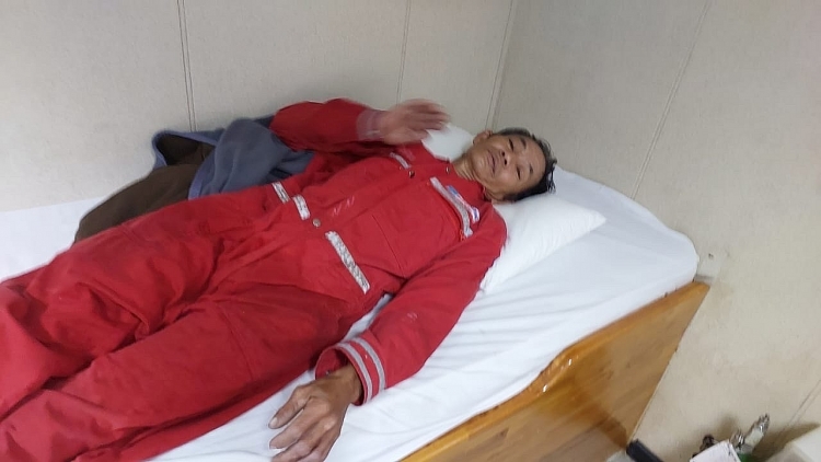 Tàu PTSC VUNG TAU tham gia tìm kiếm, cứu nạn ngư dân ngoài khơi Vũng Tàu