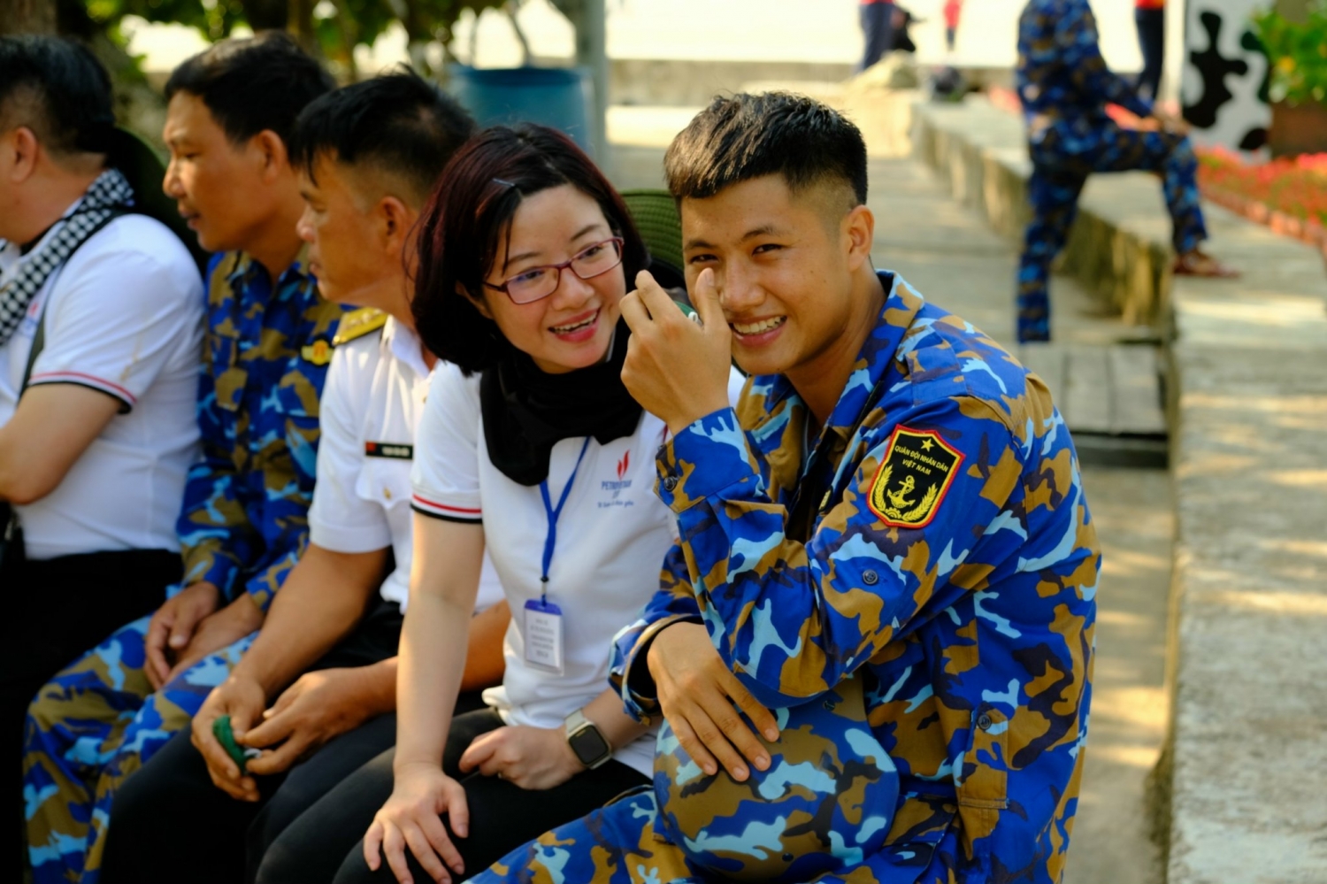 Kỷ niệm về một chuyến thăm quân, dân huyện đảo Trường Sa Kỷ niệm về một chuyến thăm quân, dân huyện đảo Trường Sa