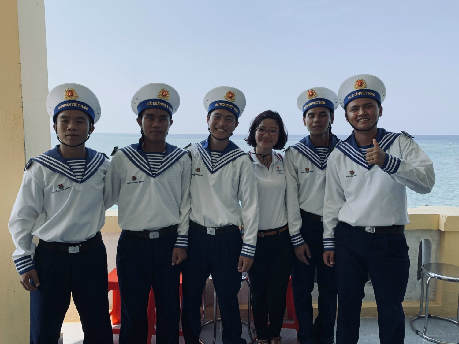 Kỷ niệm về một chuyến thăm quân, dân huyện đảo Trường Sa Kỷ niệm về một chuyến thăm quân, dân huyện đảo Trường Sa