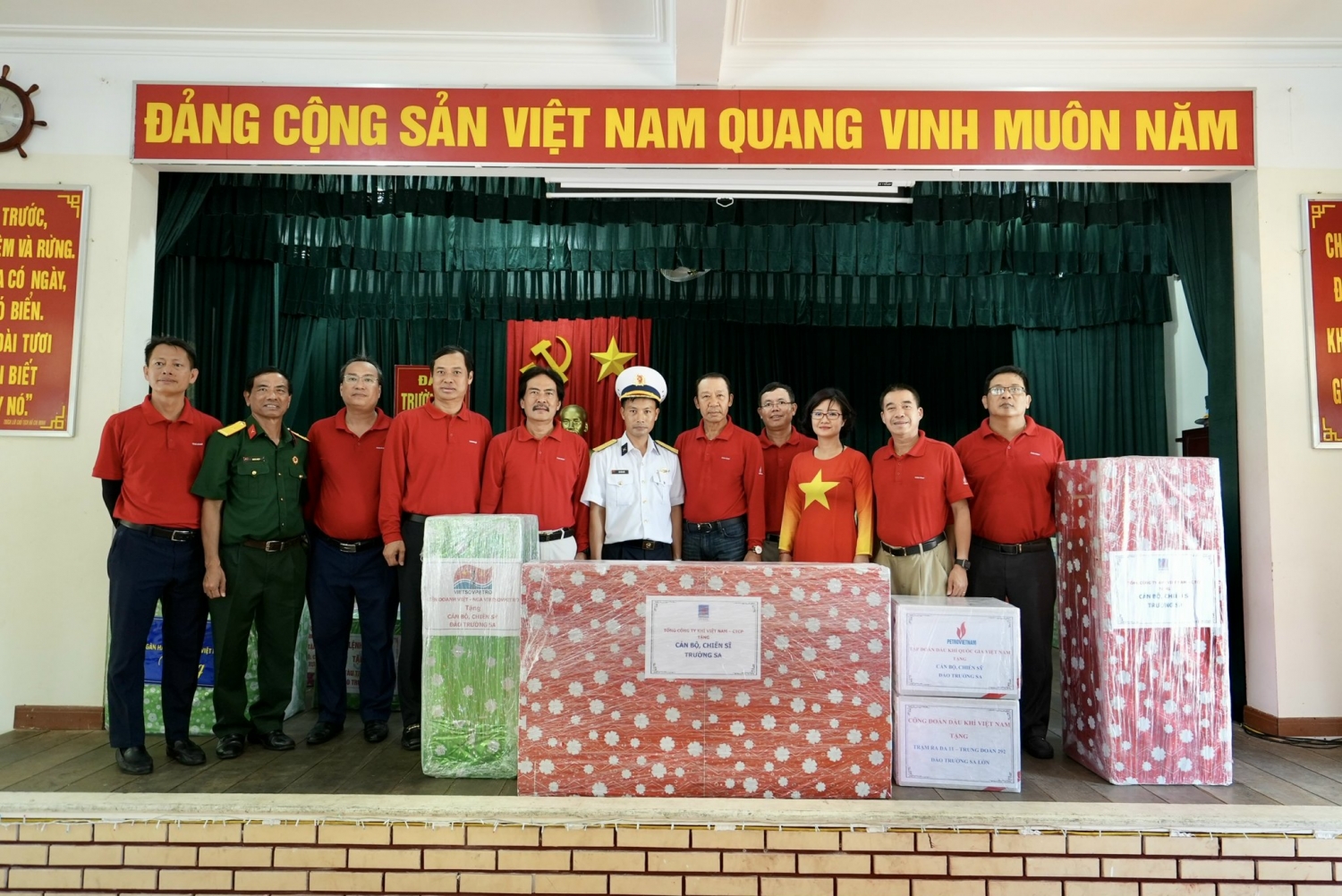 Kỷ niệm về một chuyến thăm quân, dân huyện đảo Trường Sa Kỷ niệm về một chuyến thăm quân, dân huyện đảo Trường Sa