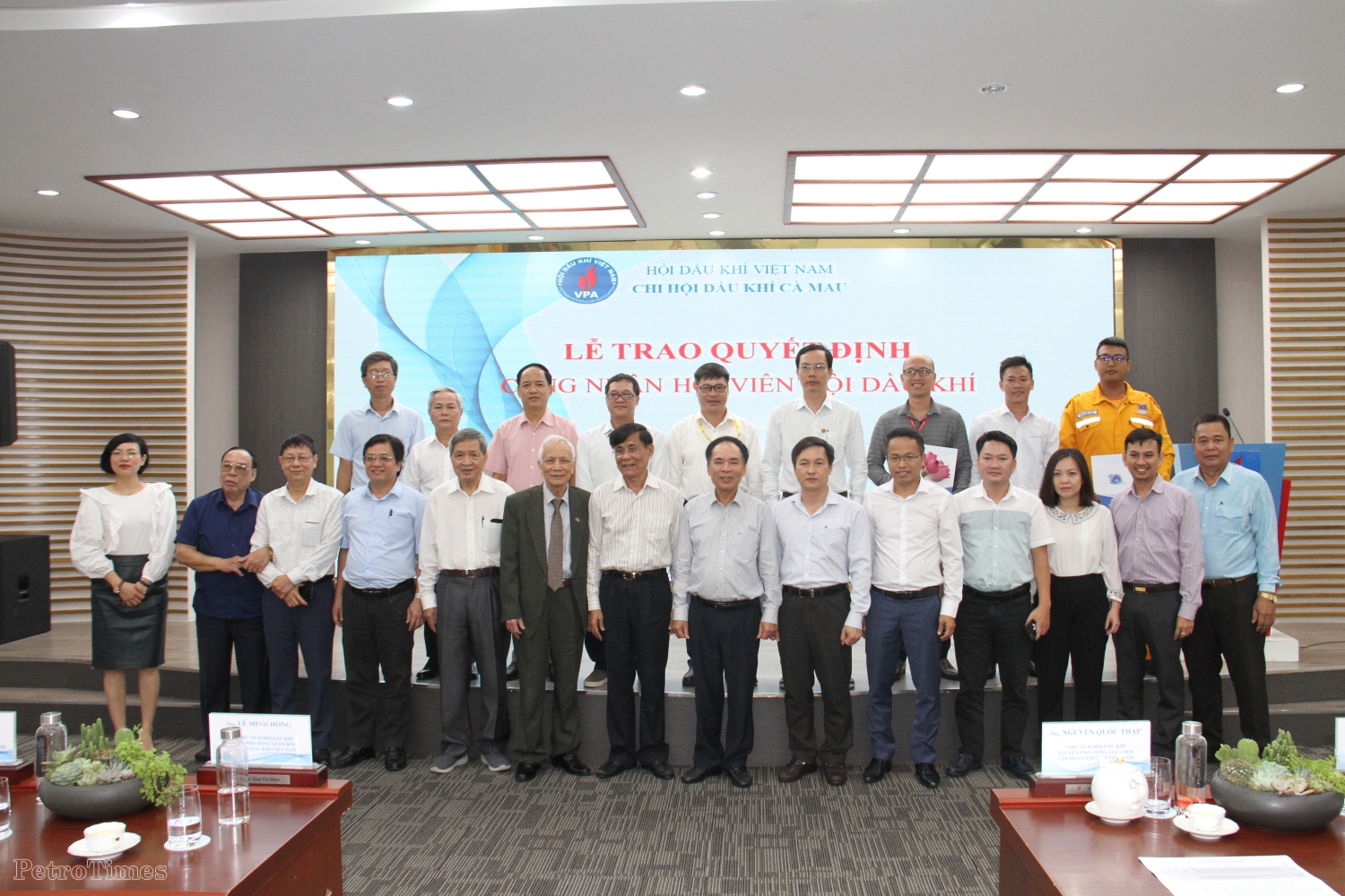 Thường trực Hội DKVN trao quyết định công nhận Hội viên tổ chức cho 03 đơn vị Khí – Điện – Đạm Cà Mau