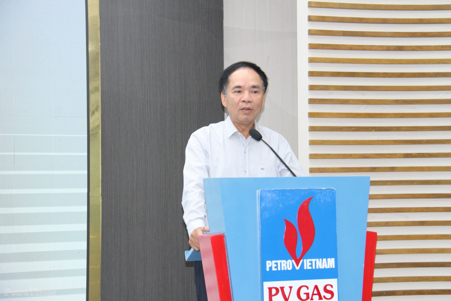 Thường trực Hội DKVN trao quyết định công nhận Hội viên tổ chức cho 03 đơn vị Khí – Điện – Đạm Cà Mau