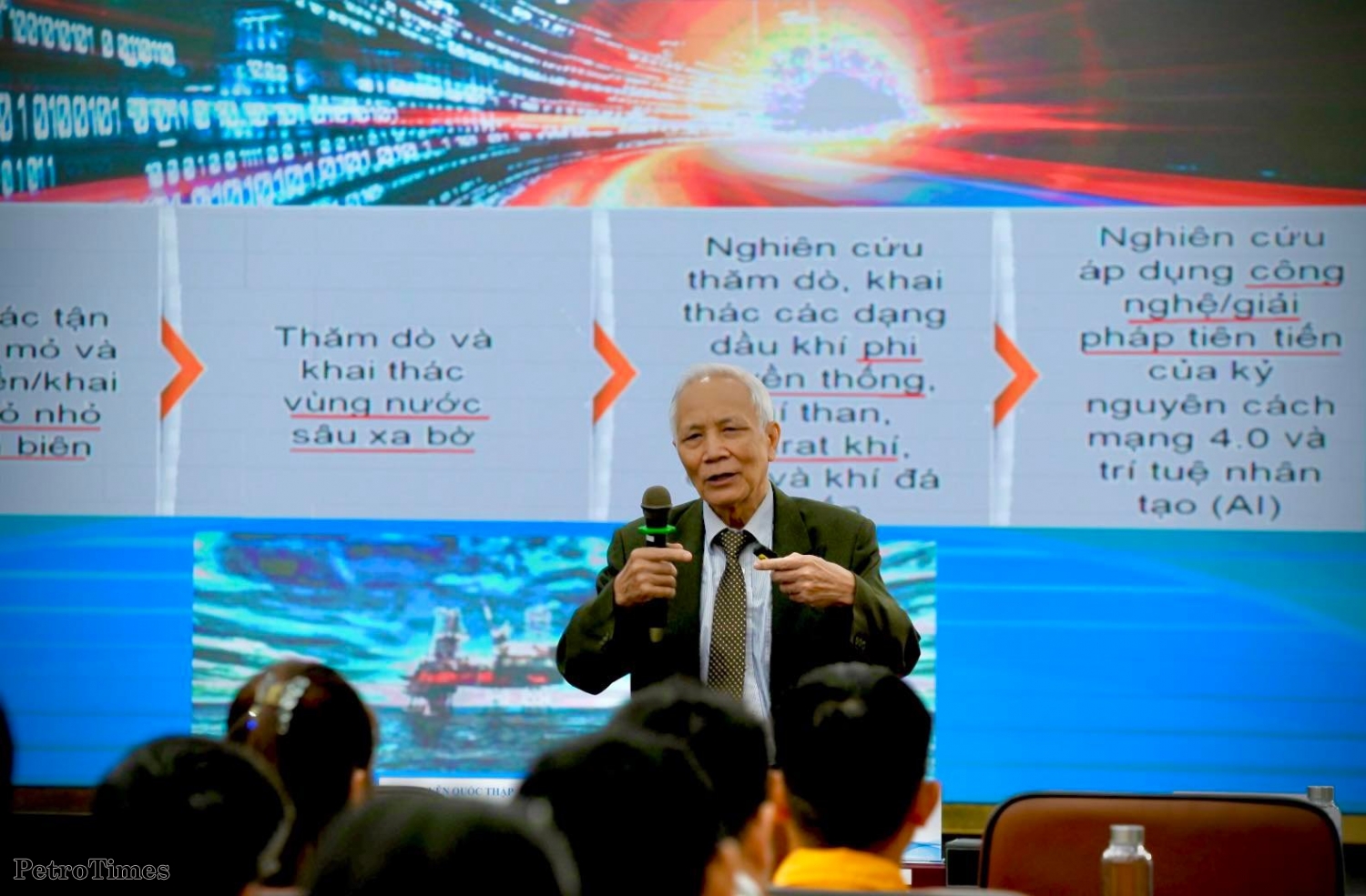 Thường trực Hội DKVN trao quyết định công nhận Hội viên tổ chức cho 03 đơn vị Khí – Điện – Đạm Cà Mau