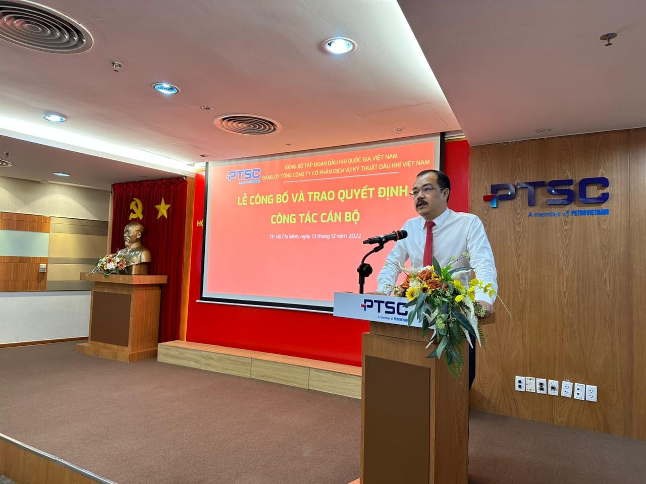 Đảng ủy PTSC công bố và trao quyết định công tác cán bộ Cấp ủy