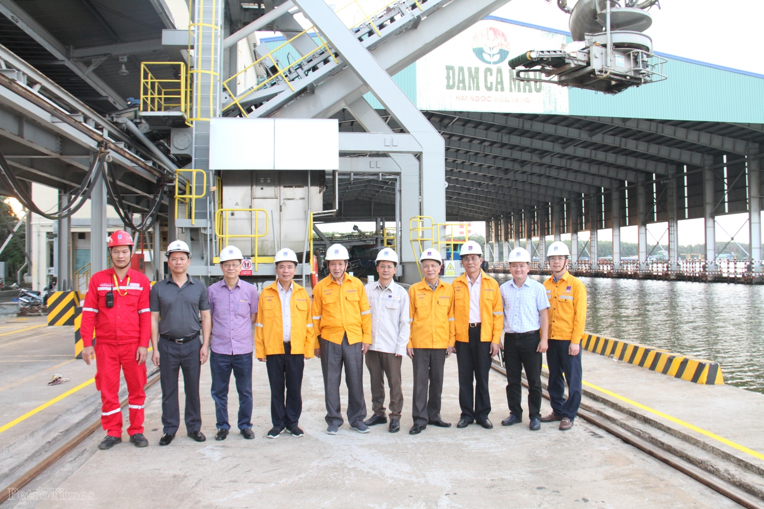 Thường trực Hội DKVN đi thực tế các công trình Dầu khí tại Cà Mau, Hậu Giang