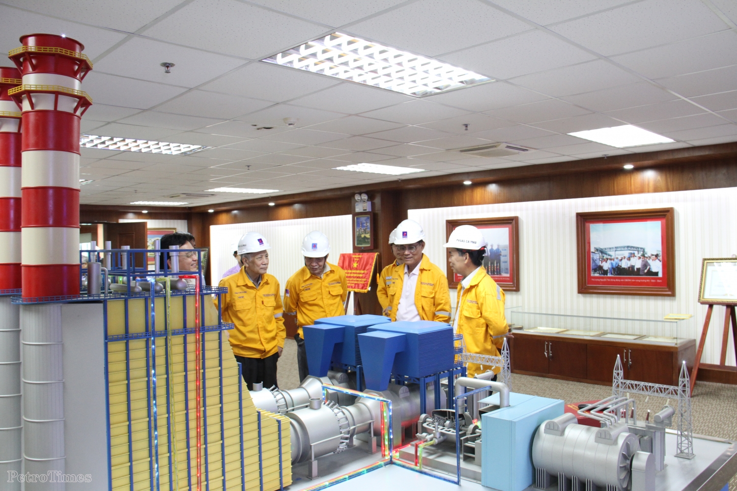 Thường trực Hội DKVN đi thực tế các công trình Dầu khí tại Cà Mau, Hậu Giang