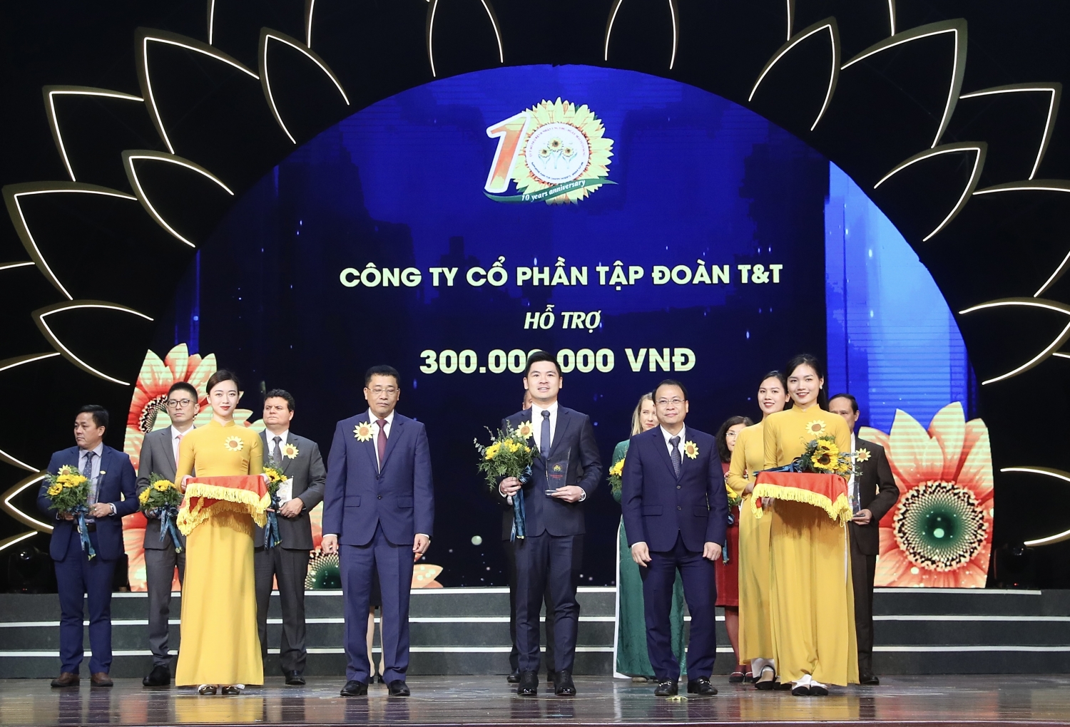 T&T Group ủng hộ Quỹ Hỗ trợ bệnh nhân ung thư “Ngày mai tươi sáng” T&T Group ủng hộ Quỹ Hỗ trợ bệnh nhân ung thư “Ngày mai tươi sáng”