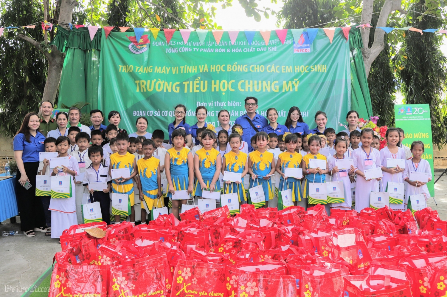 Đoàn Cơ sở Cơ quan PVFCCo tổ chức chương trình an sinh xã hội ý nghĩa tại Ninh Thuận
