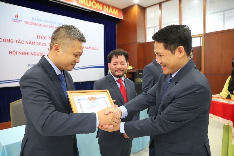 Trường Đại học Dầu khí Việt Nam vượt khó khăn về đích ấn tượng năm 2022