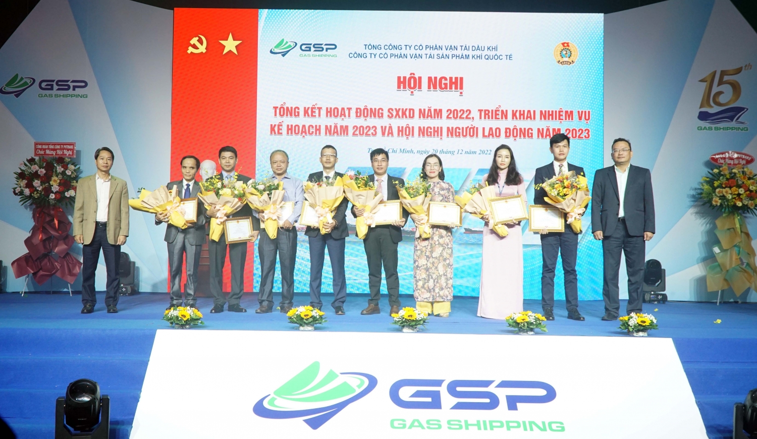 Các cá nhân xuất sắc được nhận bằng khen của Tổng công ty PVTrans Các cá nhân xuất sắc được nhận bằng khen của Tổng công ty PVTrans