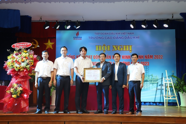 Trường Cao đẳng Dầu khí: Nâng cao chất lượng đào tạo - Khẳng định vị thế, góp phần vào sự phát triển của Petrovietnam