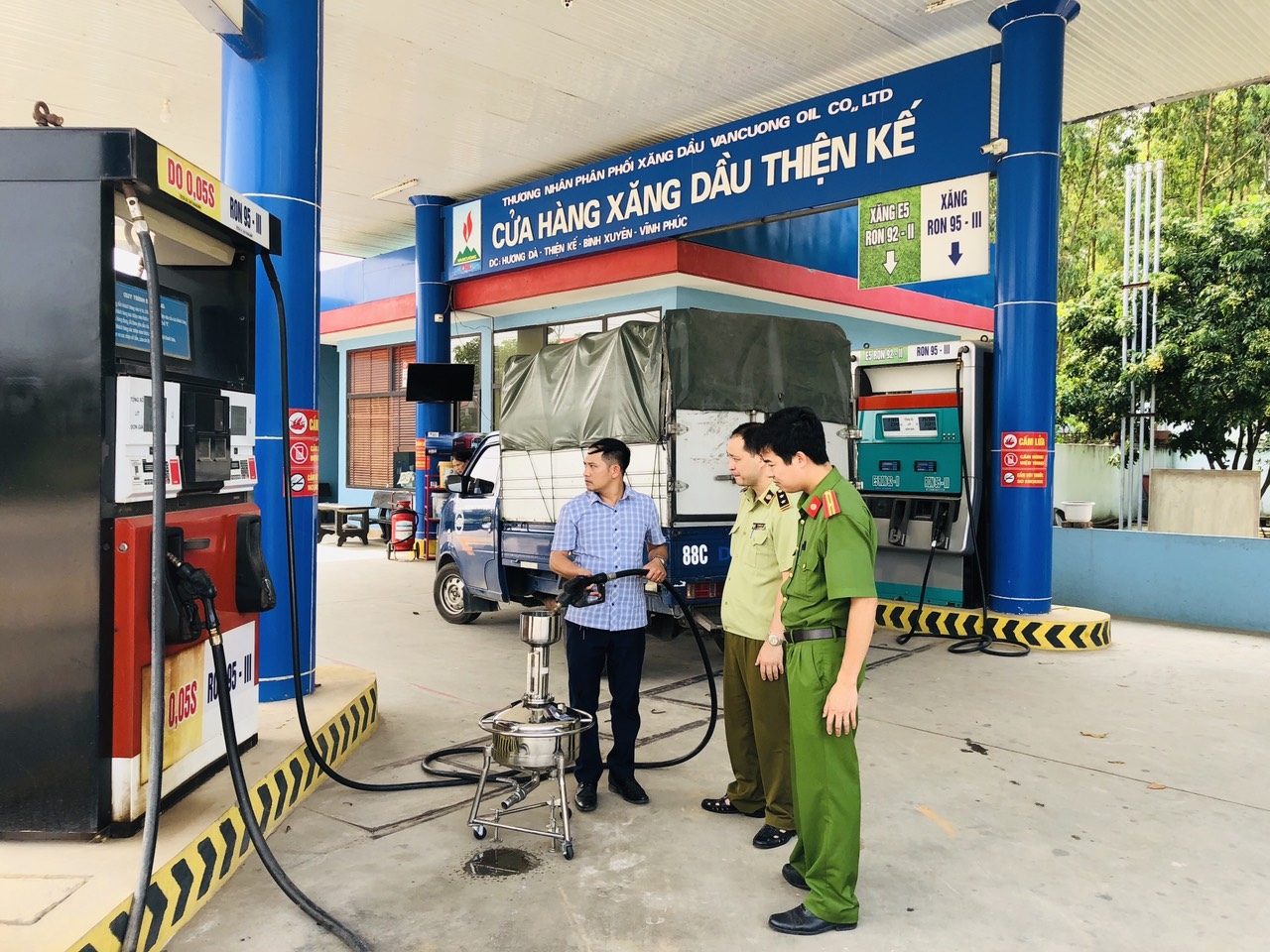 Thanh tra chỉ ra loạt sai phạm của các doanh nghiệp đầu mối xăng dầu Thanh tra chỉ ra loạt sai phạm của các doanh nghiệp đầu mối xăng dầu
