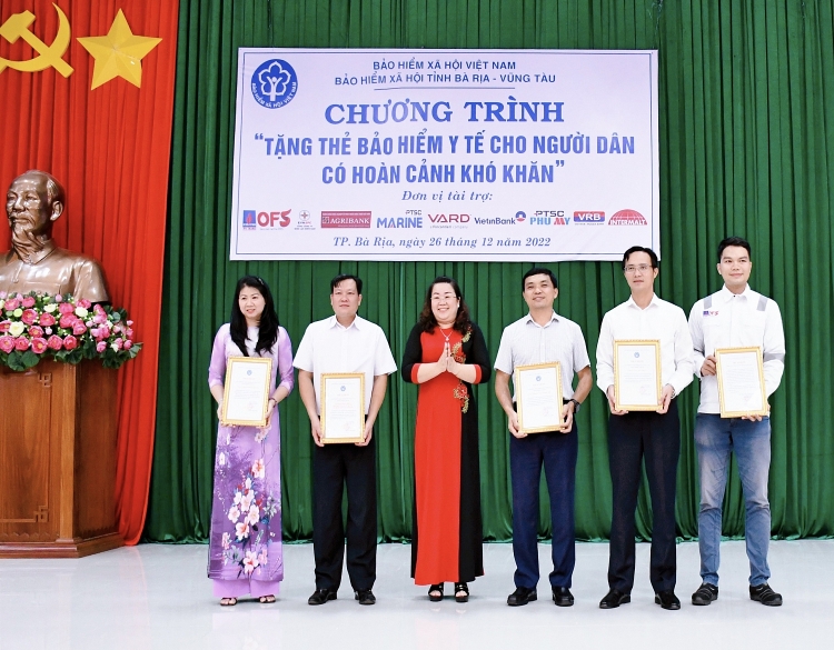 PTSC Marine tham gia trao tặng thẻ BHYT cho người dân có hoàn cảnh khó khăn