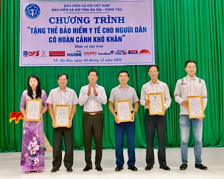 PTSC Marine tham gia trao tặng thẻ BHYT cho người dân có hoàn cảnh khó khăn