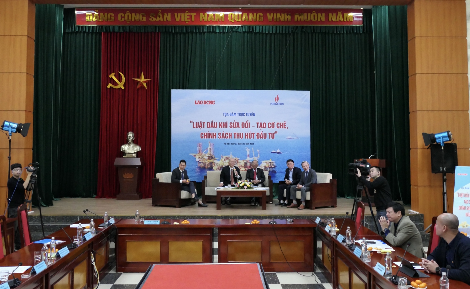 Tọa đàm Luật Dầu khí sửa đổi - tạo cơ chế, chính sách thu đầu tư