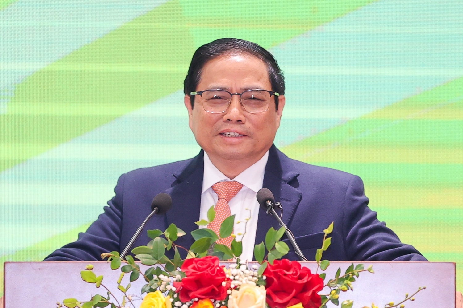 Thủ tướng: Bảo đảm thanh khoản ngân hàng thông suốt trong mọi tình huống