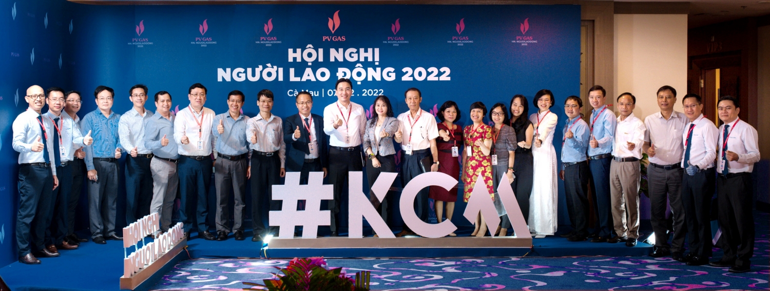 Chúc mừng thành công và chia sẻ niềm vui với KCM