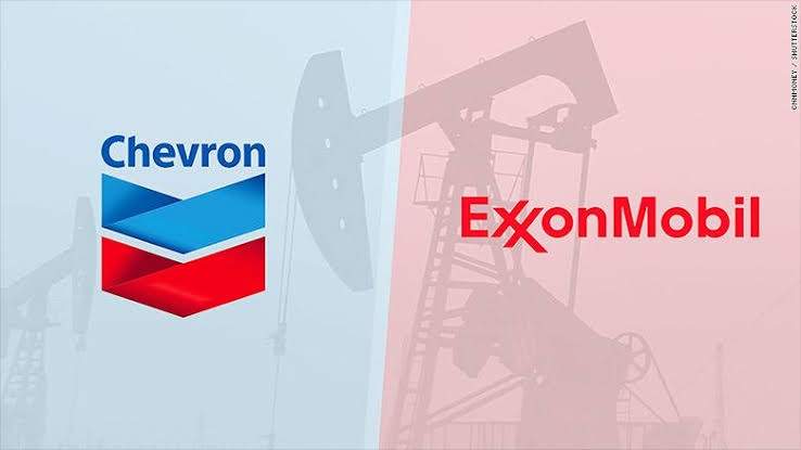 Exxon và Chevron công bố báo cáo lợi nhuận kỷ lục của năm 2022 Exxon và Chevron công bố báo cáo lợi nhuận kỷ lục của năm 2022