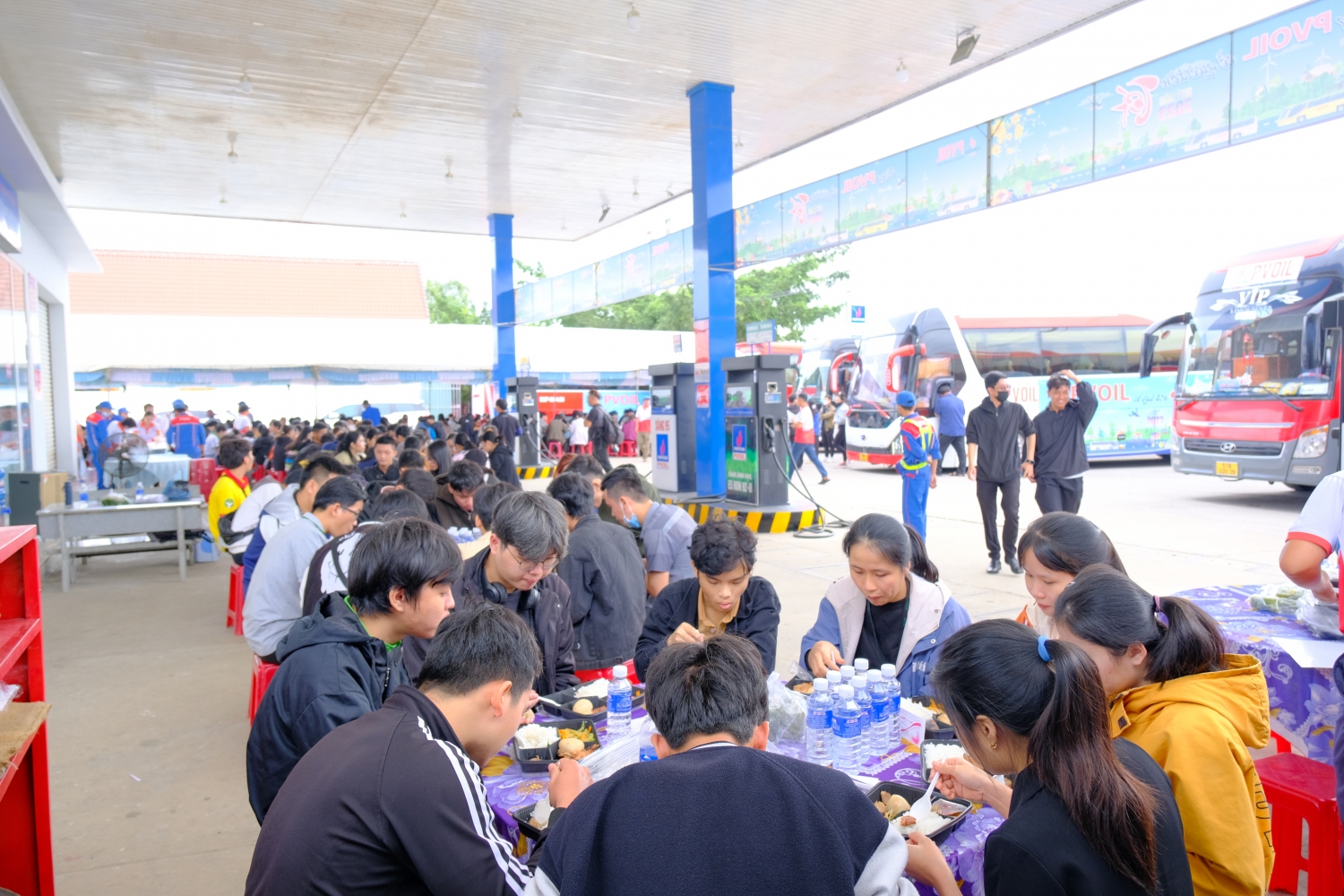 Dừng chân ăn trưa tại CHXD PVOIL