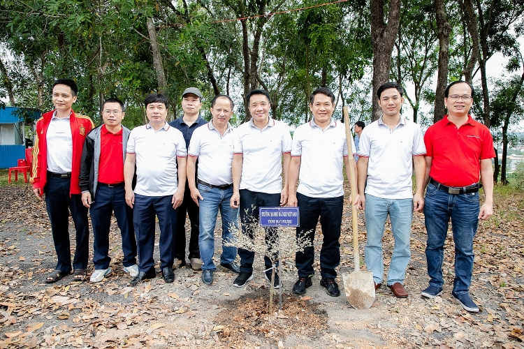 Đảng bộ Trường Đại học Dầu khí Việt Nam tổ chức giáo dục truyền thống lịch sử tại Di tích chiến thắng La Ngà