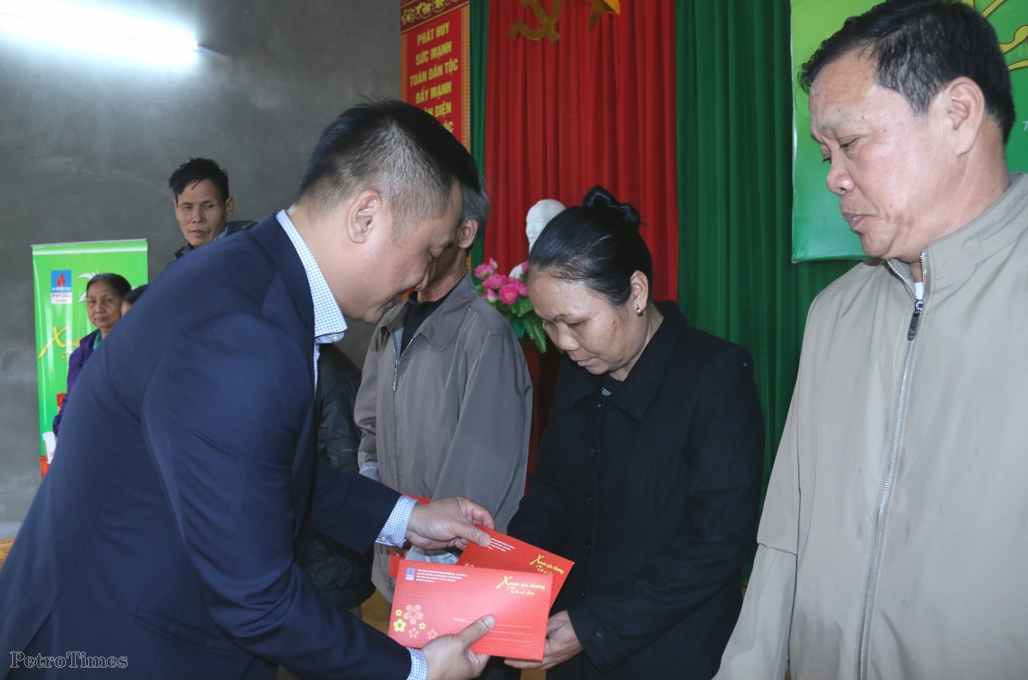 PVFCCo mang xuân ấm đến với bà con huyện Tân Lạc, tỉnh Hòa Bình