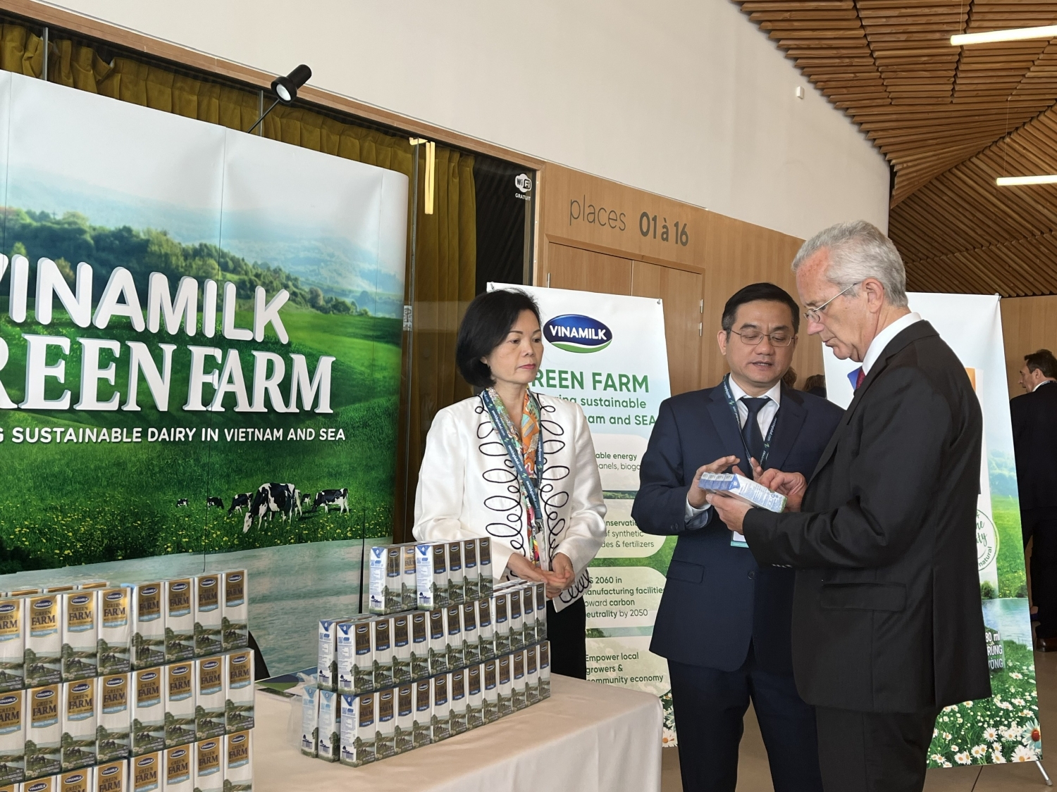 Sữa tươi Vinamilk Green Farm được giới thiệu tại Hội nghị sữa toàn cầu năm 2022 và nhận được nhiều phản hồi tích cực Sữa tươi Vinamilk Green Farm được giới thiệu tại Hội nghị sữa toàn cầu năm 2022 và nhận được nhiều phản hồi tích cực