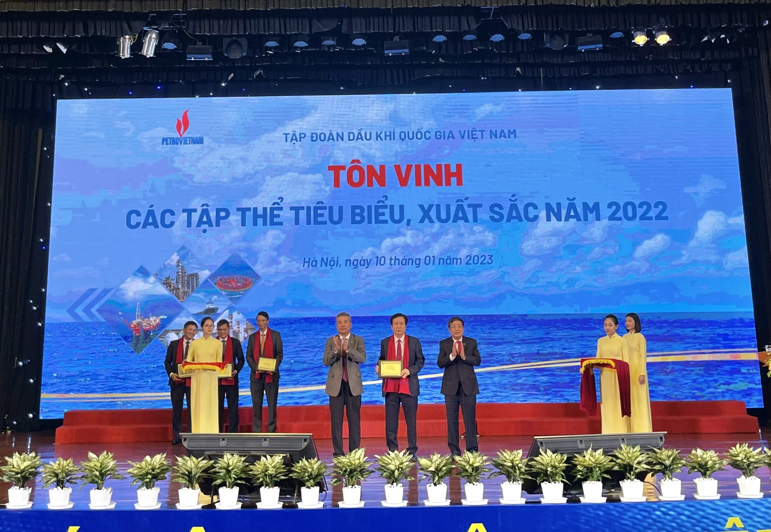 Vietsovpetro nhận các danh hiệu tiêu biểu cho thành tích năm 2022