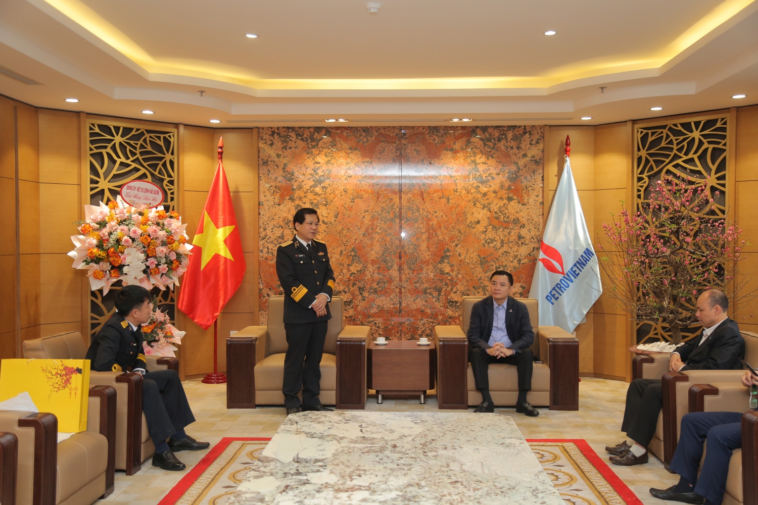 Quân chủng Hải quân và Petrovietnam tiếp tục phối hợp chặt chẽ Quân chủng Hải quân và Petrovietnam tiếp tục phối hợp chặt chẽ