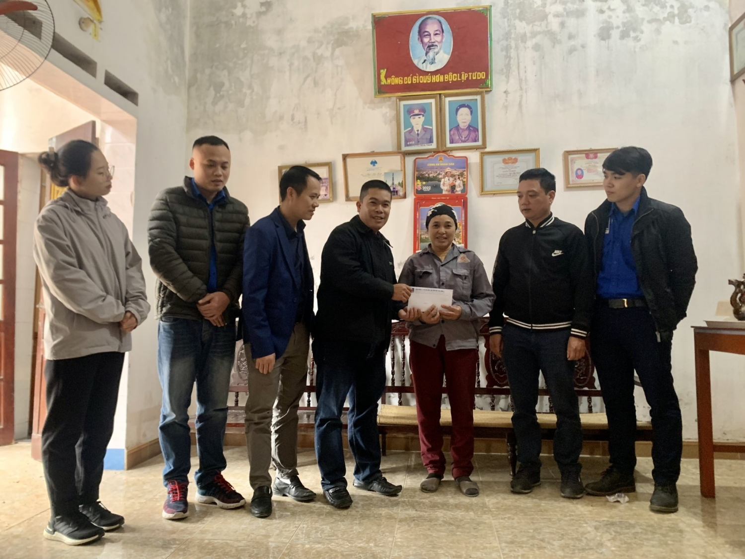 Công đoàn Ban QLDA NĐDK Thái Bình 2 thăm hỏi, chúc Tết gia đình chính sách