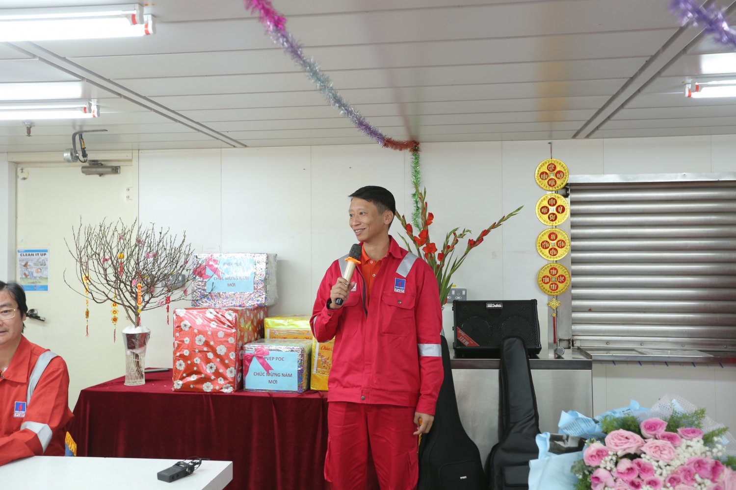 Lãnh đạo PVEP, CĐ DKVN chúc Tết cán bộ, người lao động giàn Đại Hùng 01
