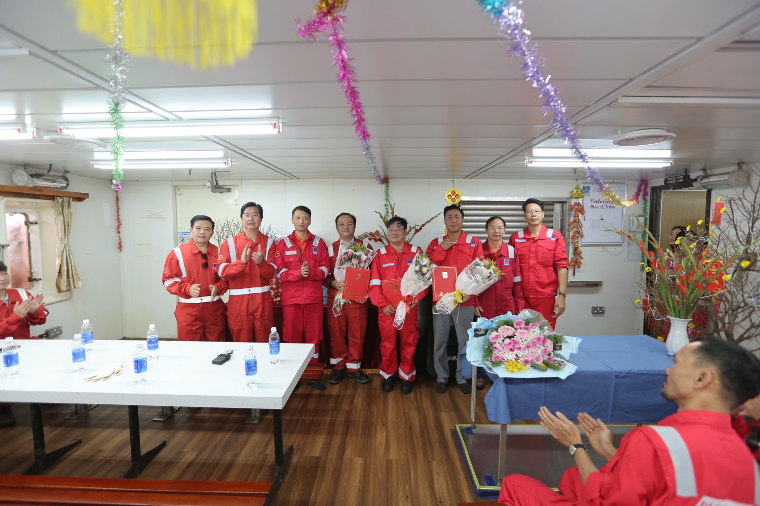 Lãnh đạo PVEP, CĐ DKVN chúc Tết cán bộ, người lao động giàn Đại Hùng 01