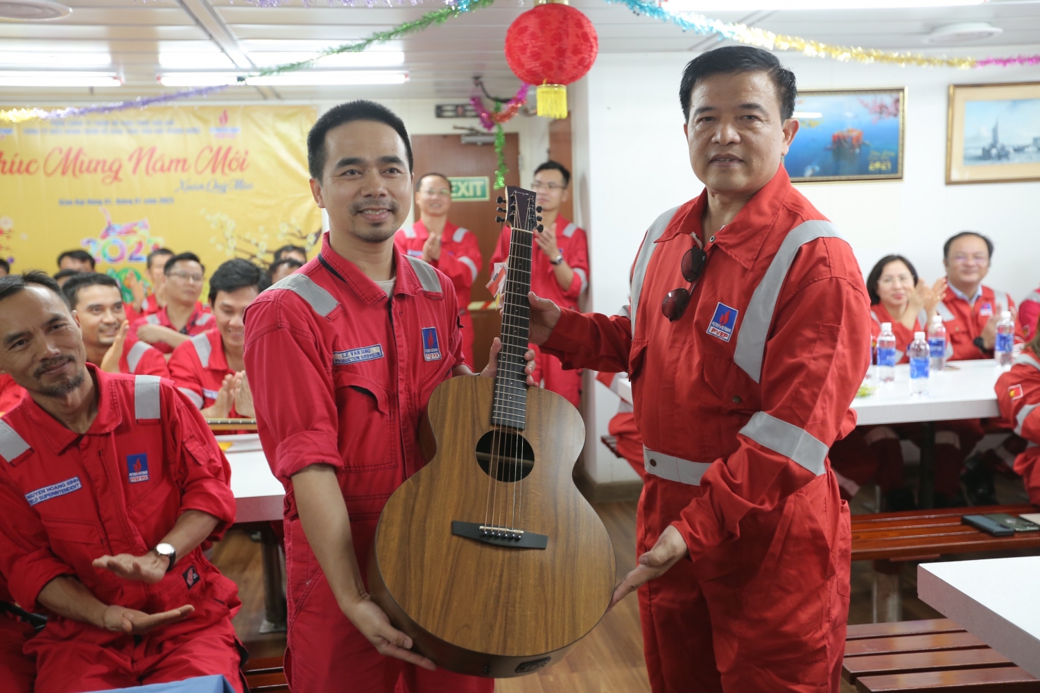 Lãnh đạo PVEP, CĐ DKVN chúc Tết cán bộ, người lao động giàn Đại Hùng 01