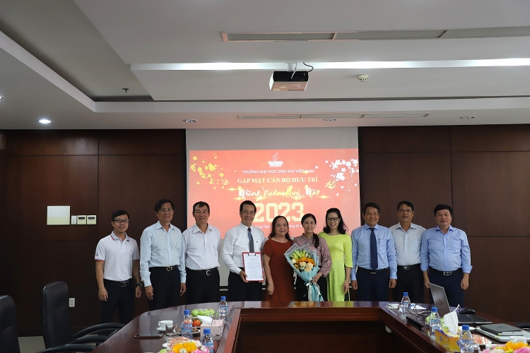 PVU gặp mặt cán bộ, viên chức hưu trí nhân dịp đón Tết Nguyên đán Quý Mão 2023