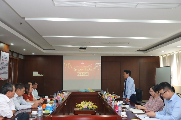 PVU gặp mặt cán bộ, viên chức hưu trí nhân dịp đón Tết Nguyên đán Quý Mão 2023