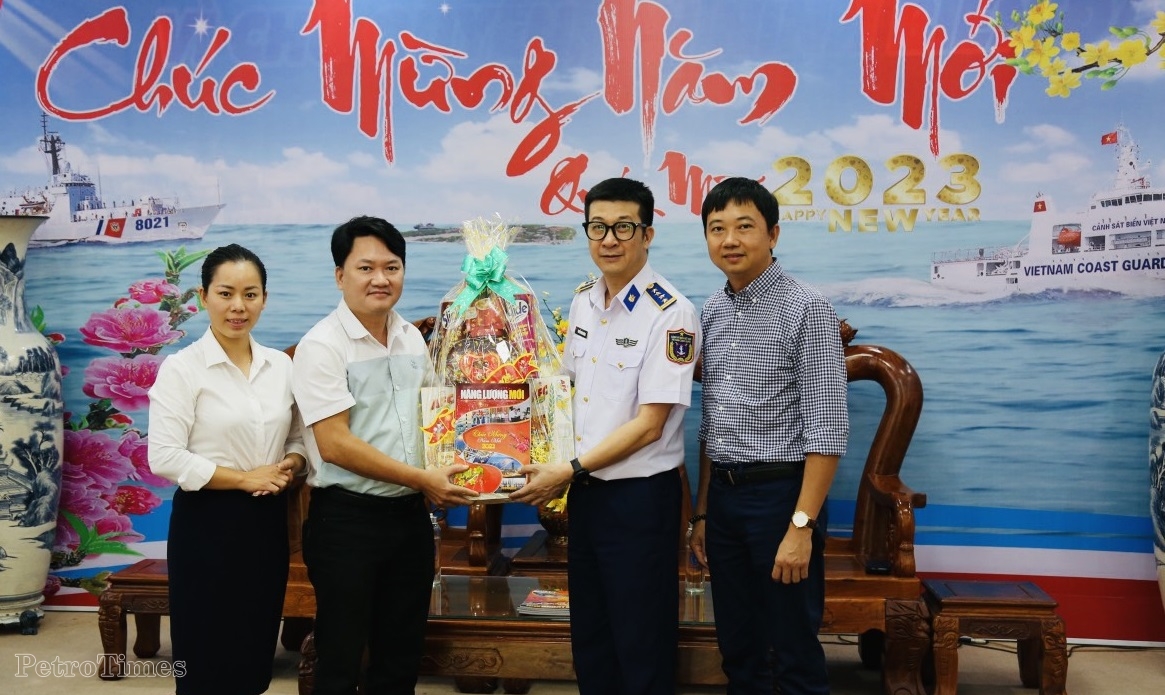 Trao tặng Tạp chí Năng lượng Mới số Xuân Quý Mão 2023 cho các đơn vị tại Bà Rịa - Vũng Tàu Trao tặng Tạp chí Năng lượng Mới số Xuân Quý Mão 2023 cho các đơn vị tại Bà Rịa - Vũng Tàu