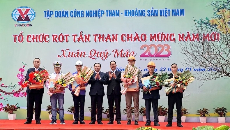 TKV phát lệnh rót tấn than đầu tiên của năm mới Quý Mão 2023