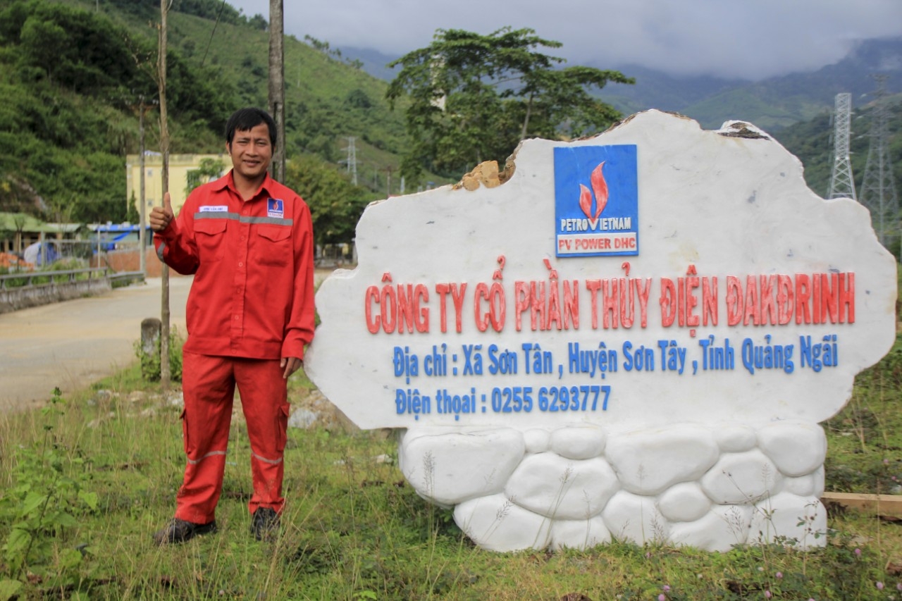 Những người trực vận hành đêm Giao thừa tại Đakđrinh