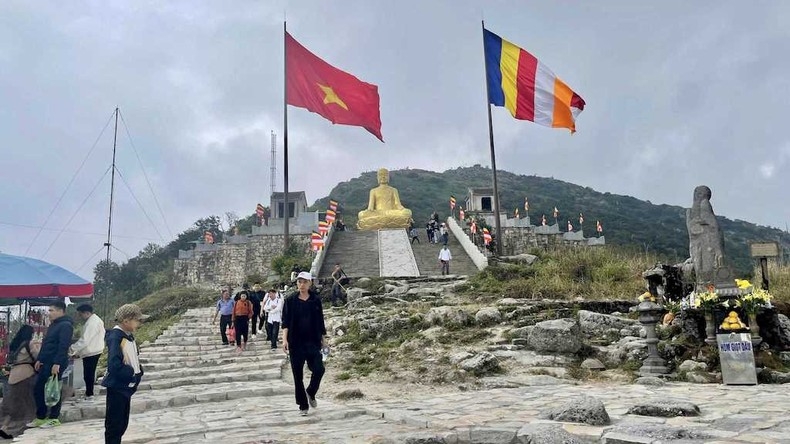 Hàng vạn du khách hành hương về Yên Tử dịp xuân Quý Mão