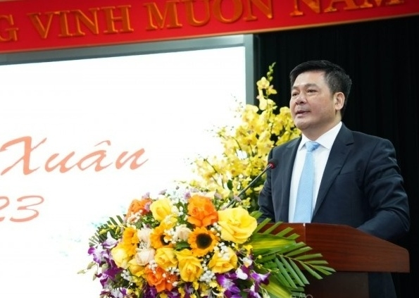Bộ Công Thương tiếp tục đổi mới - Vươn tới đỉnh cao Bộ Công Thương tiếp tục đổi mới - Vươn tới đỉnh cao