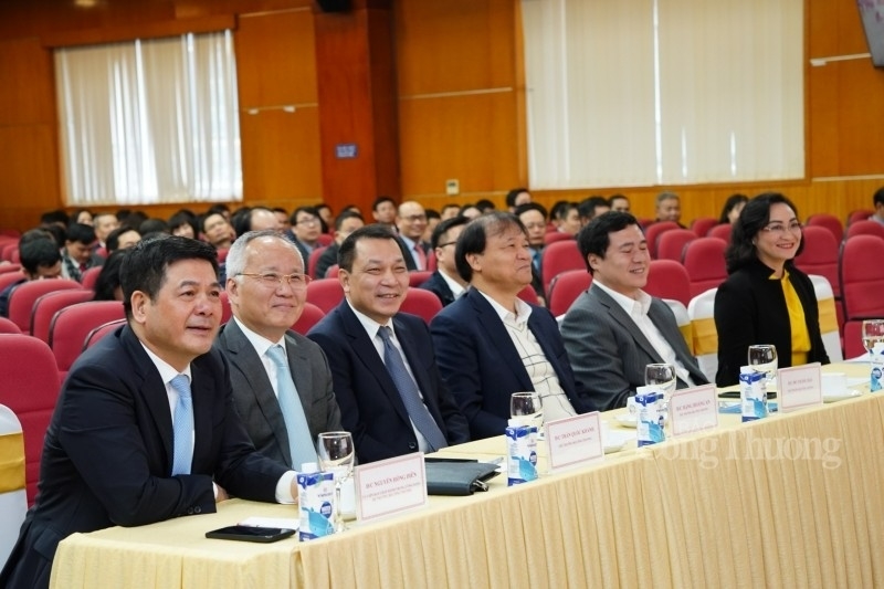 Bộ Công Thương tiếp tục đổi mới - Vươn tới đỉnh cao Bộ Công Thương tiếp tục đổi mới - Vươn tới đỉnh cao