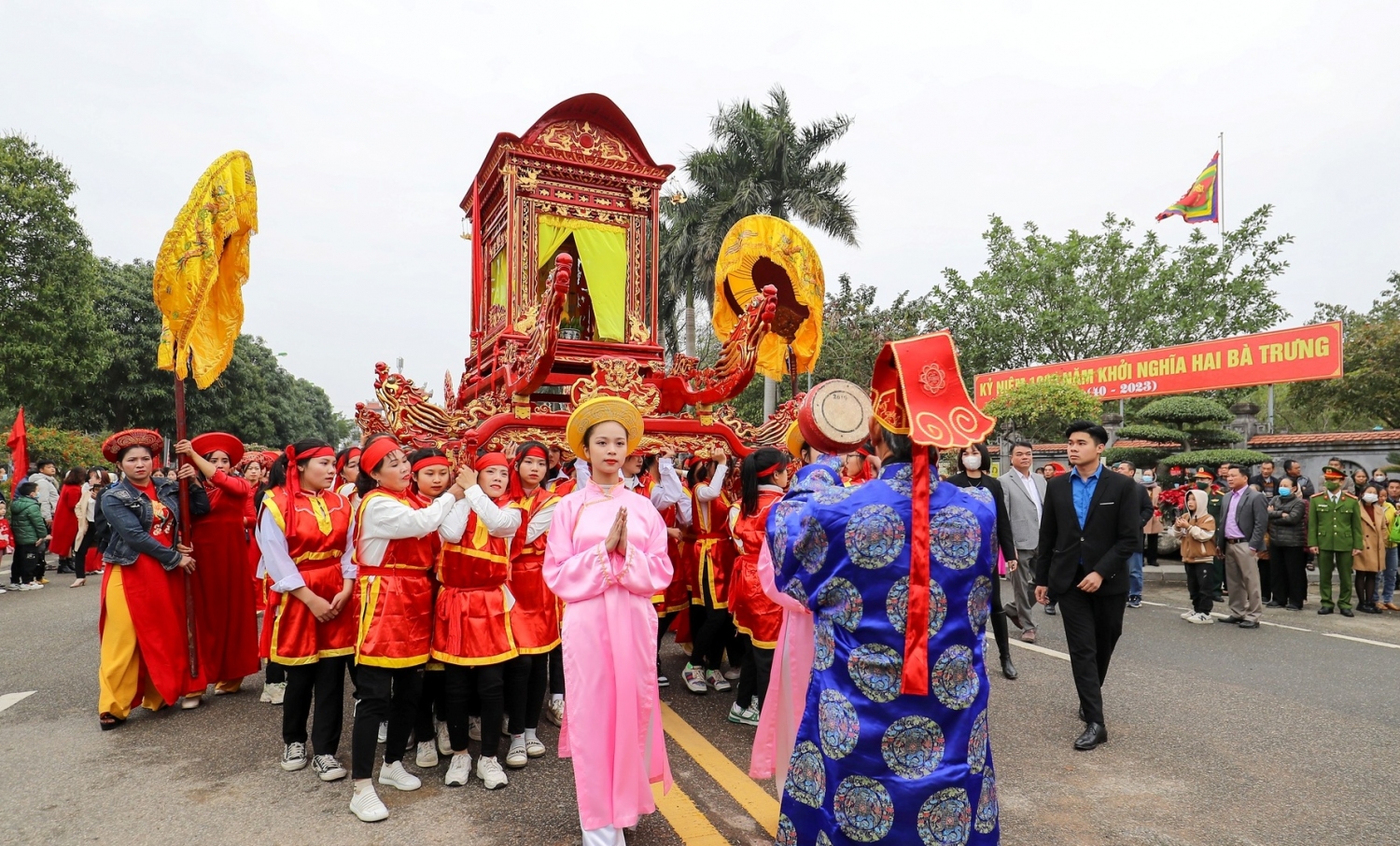 Tưng bừng khai hội đền Hai Bà Trưng Xuân Quý Mão 2023 Tưng bừng khai hội đền Hai Bà Trưng Xuân Quý Mão 2023