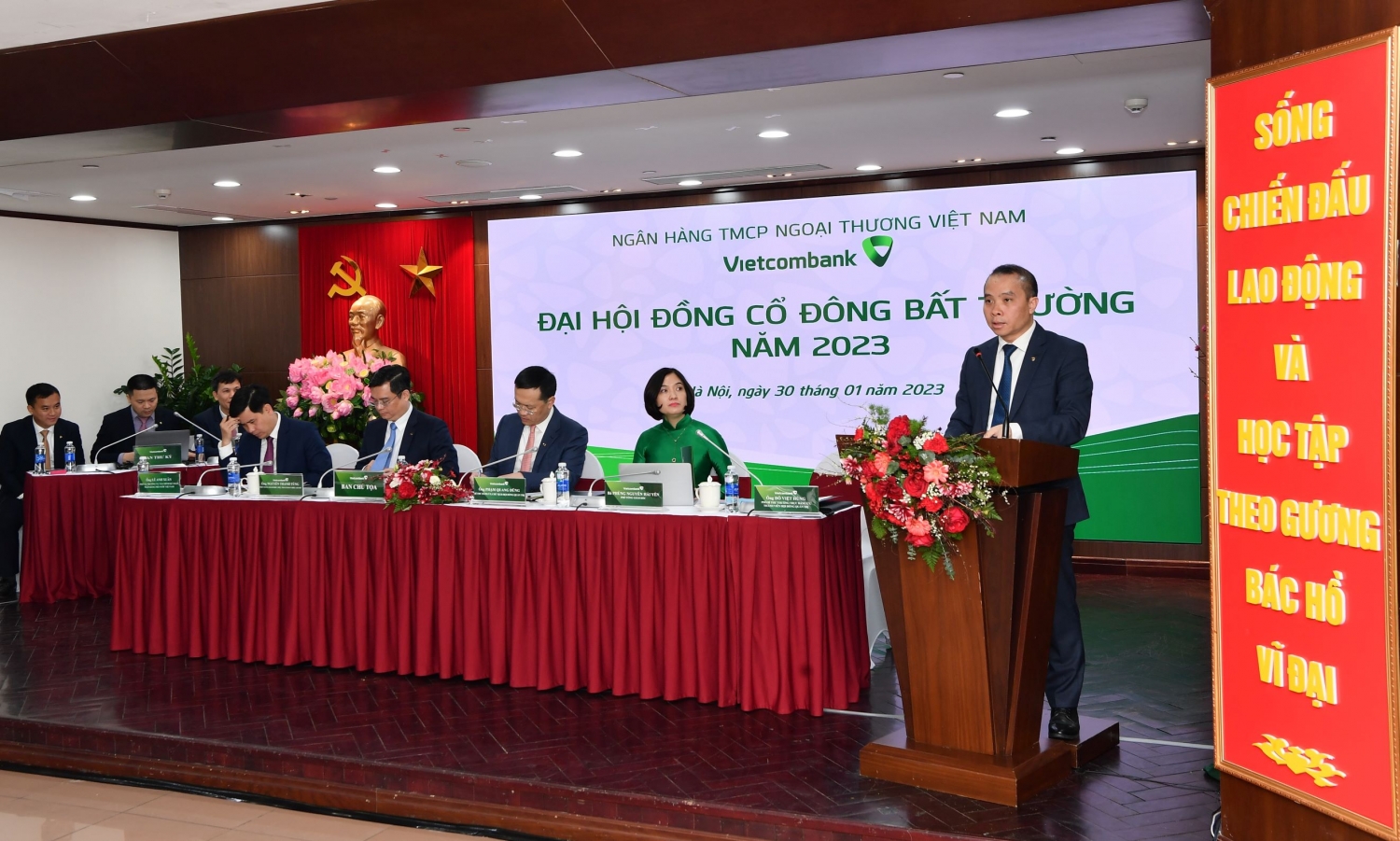 Vietcombank bầu bổ sung 1 Thành viên HĐQT và thông qua kế hoạch tăng vốn
